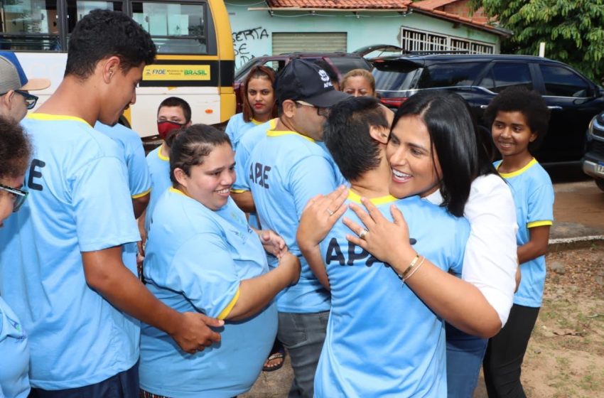  APAE de Araguatins arrecada mais de R$ 12 mil com apoio da primeira-dama na Casacor Tocantins